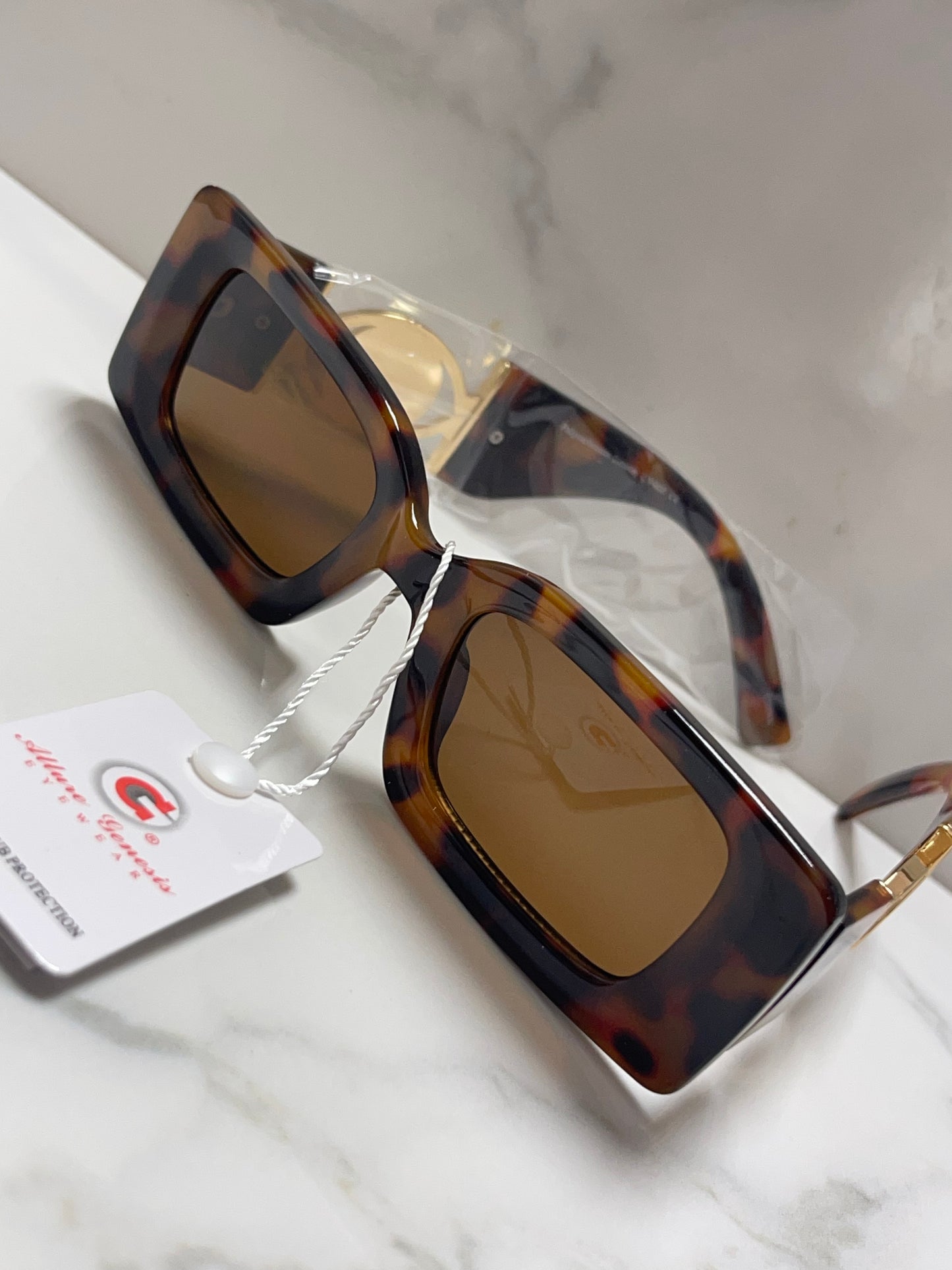 Sunglasses Excellent quality and price shipped fast