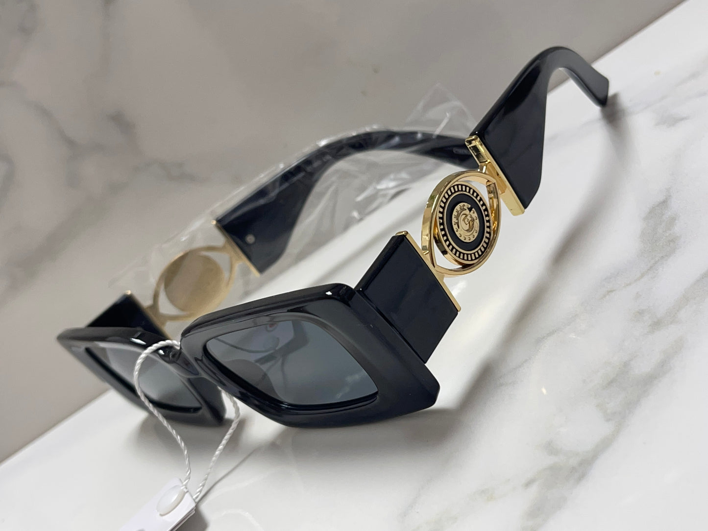 Sunglasses Excellent quality and price shipped fast