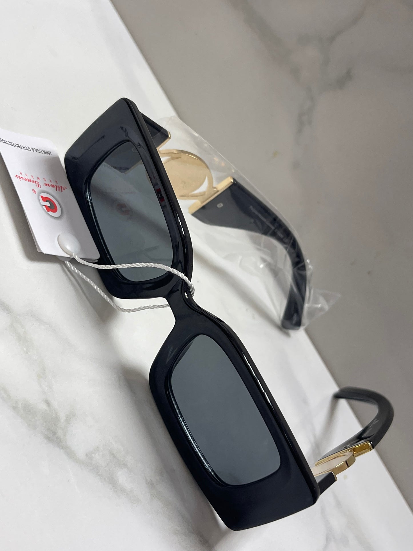 Sunglasses Excellent quality and price shipped fast