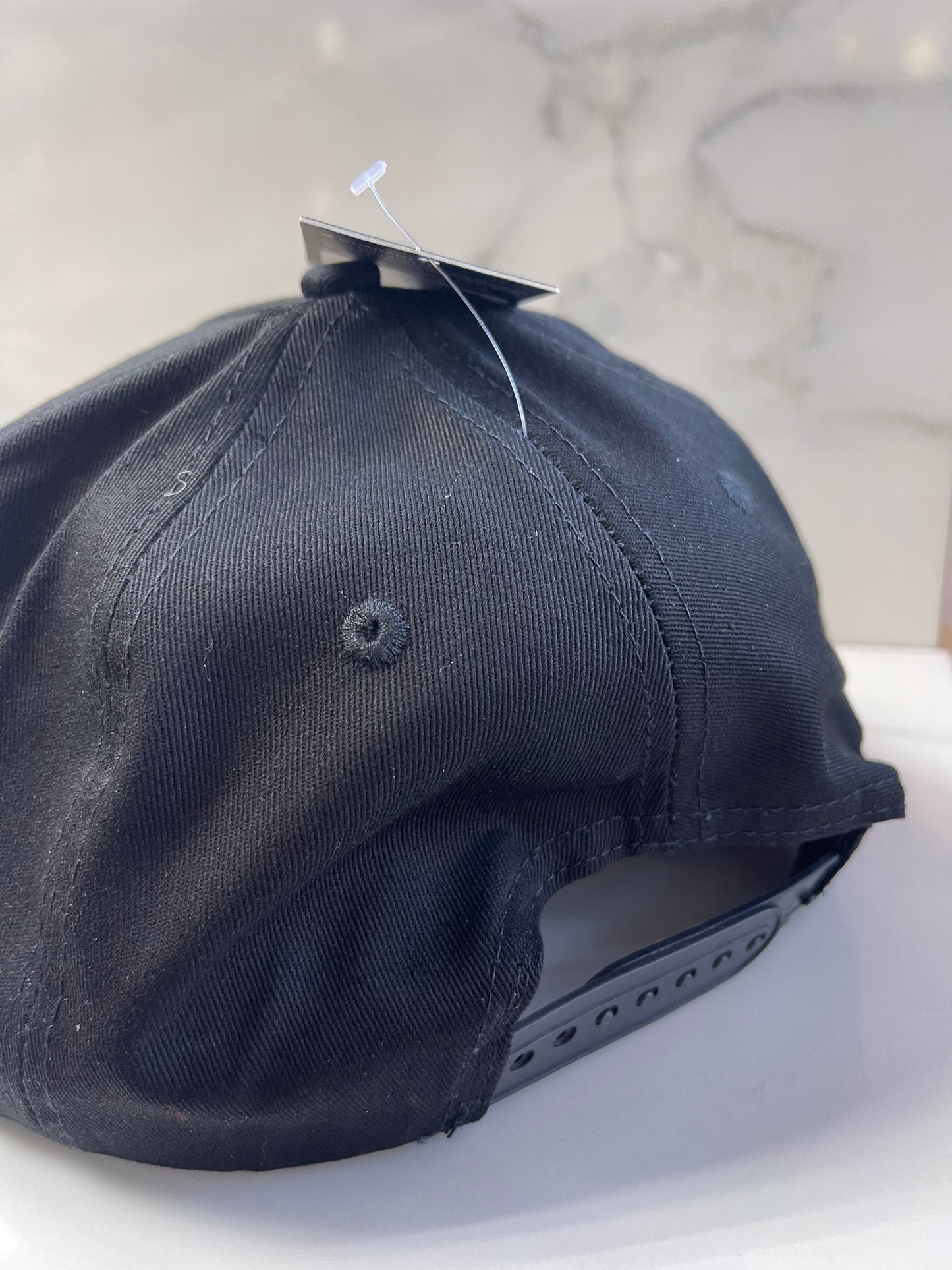 Caps