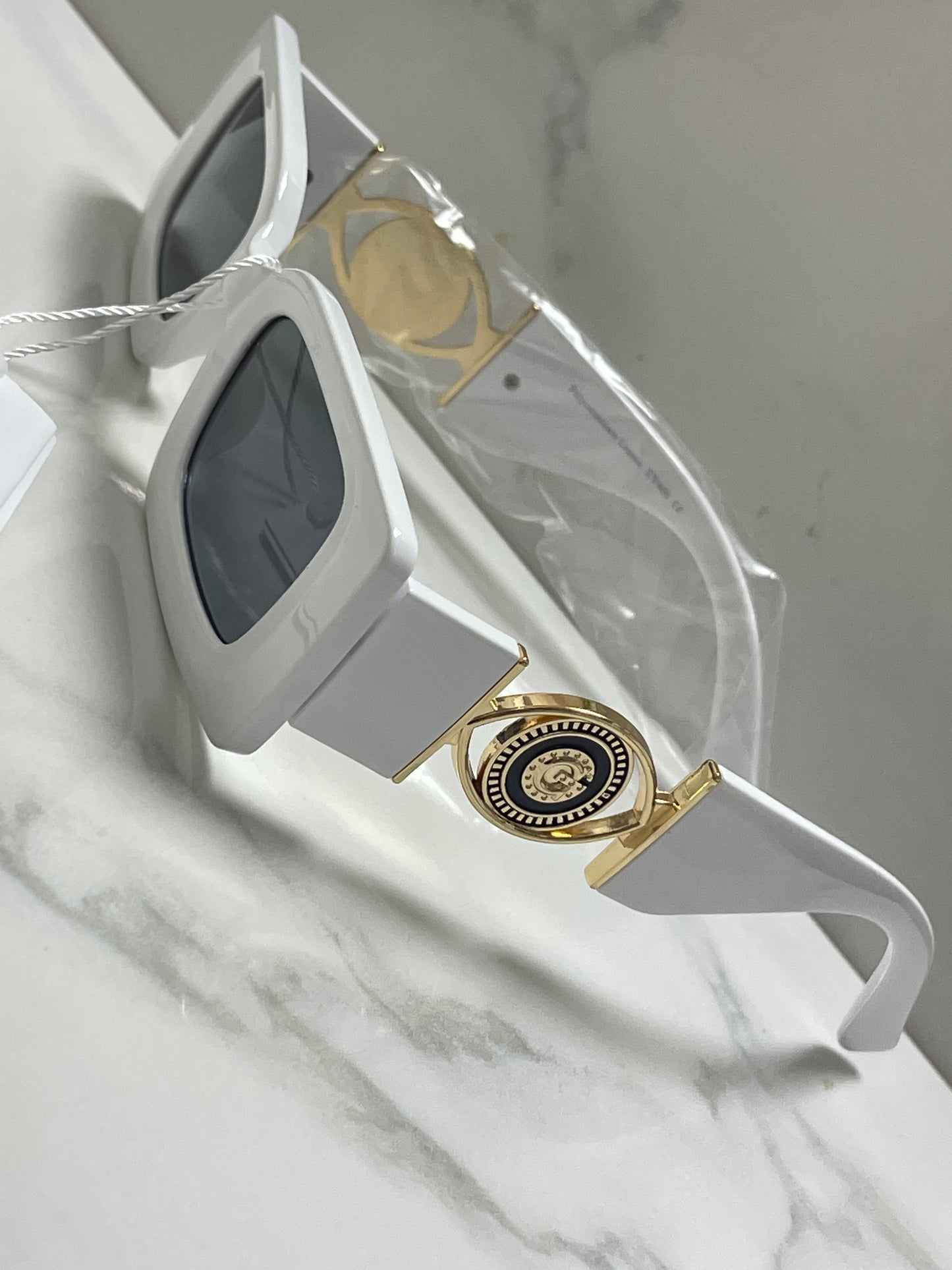 Sunglasses Excellent quality and price shipped fast