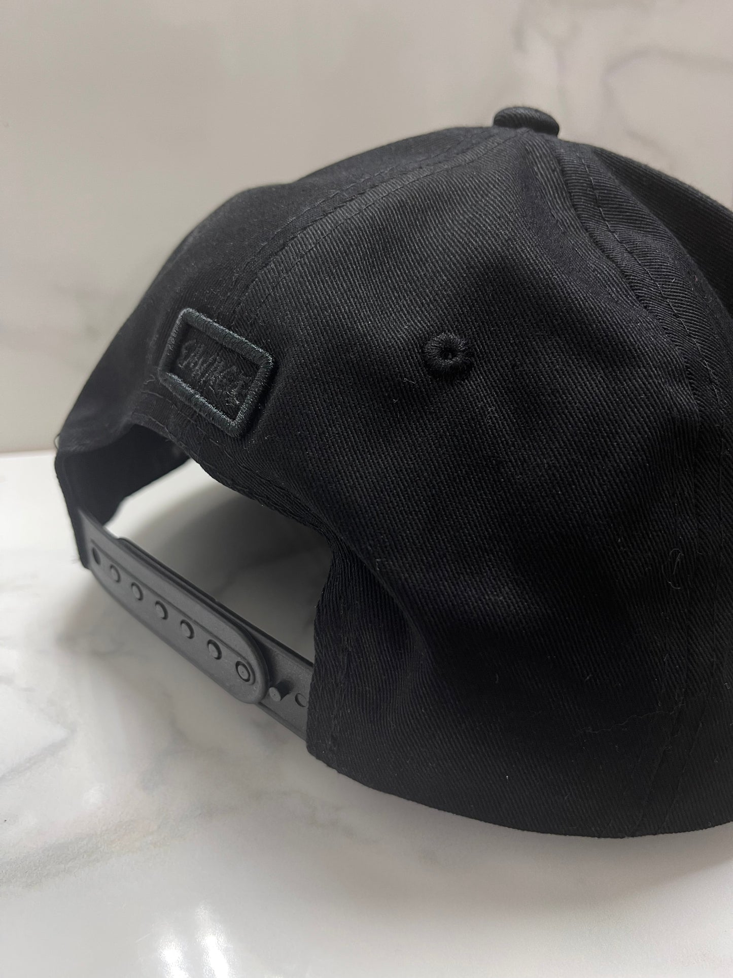Caps