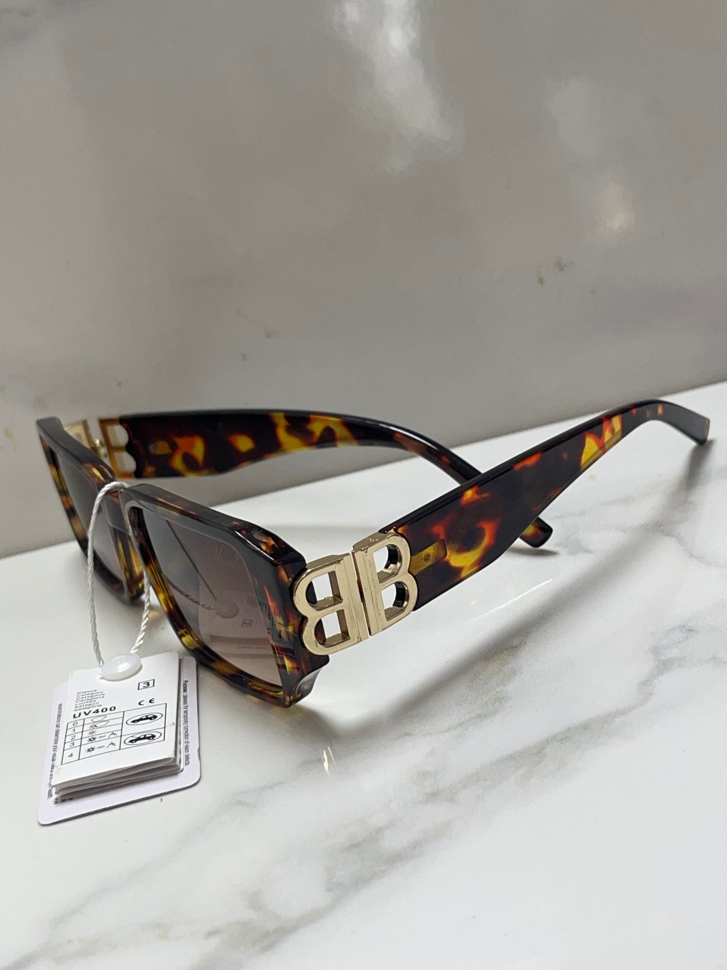 Sunglasses Excellent quality and price shipped fast