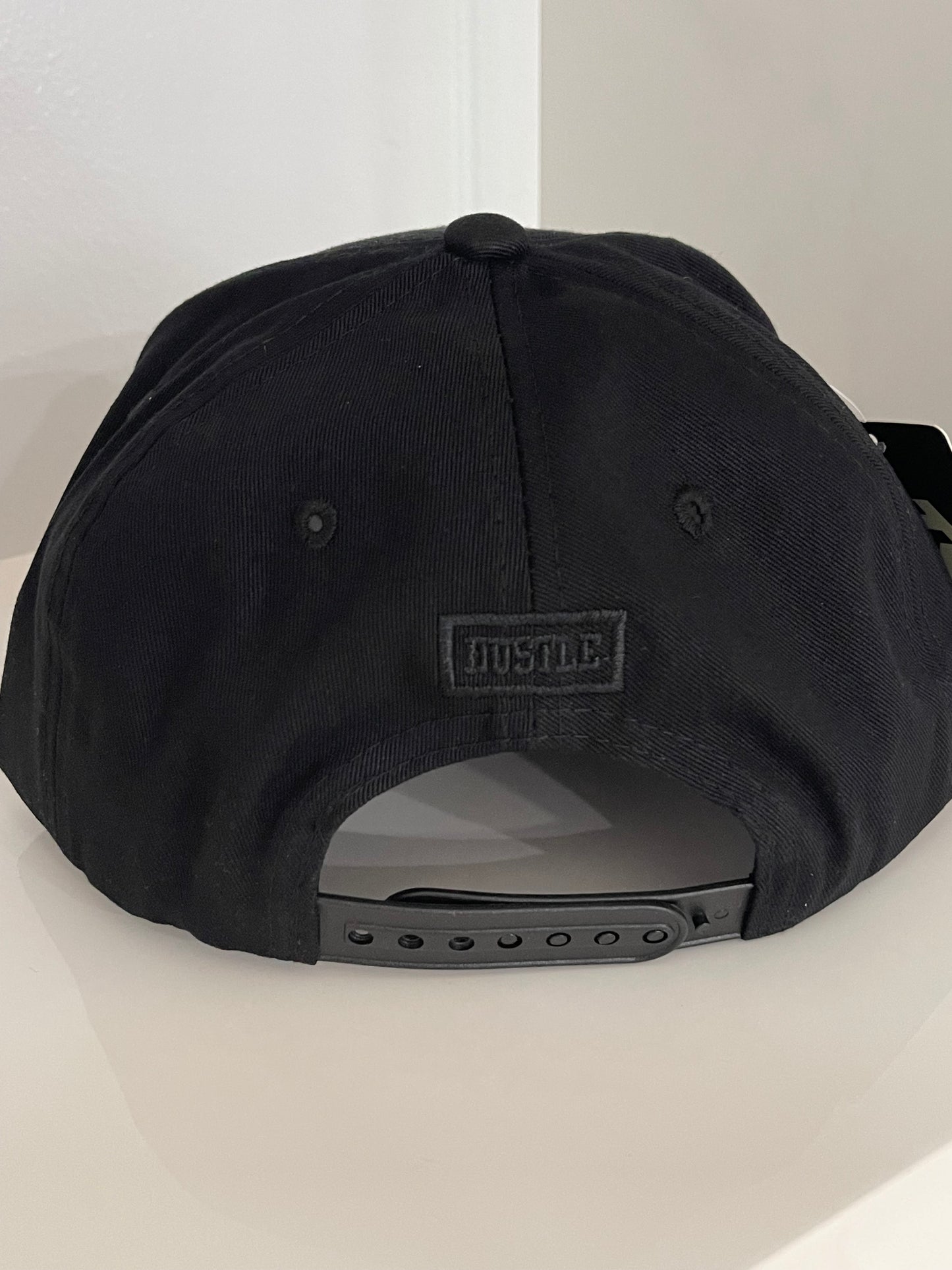caps
