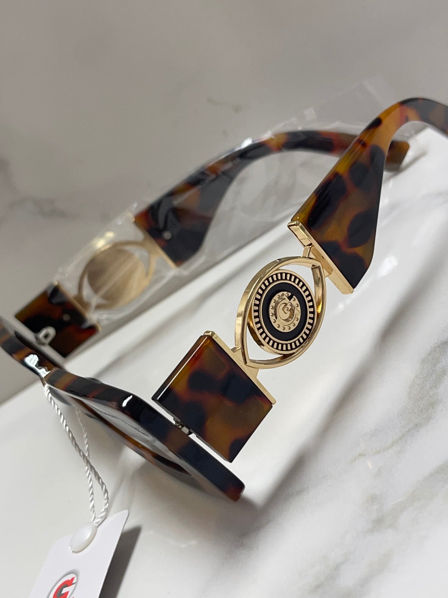 Sunglasses Excellent quality and price shipped fast