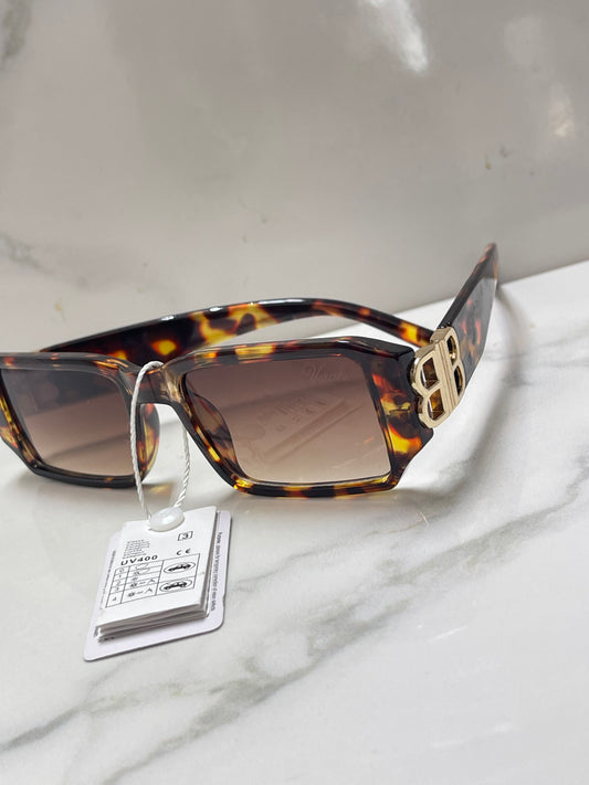Sunglasses  Excellent quality and price shipped fast